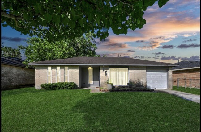 Building Photo - 12610 Chiswick Rd