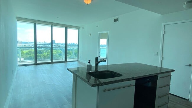 Photo - 325 S Biscayne Blvd