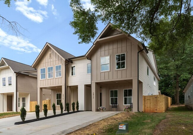 Photo - 2415 Pruitt St