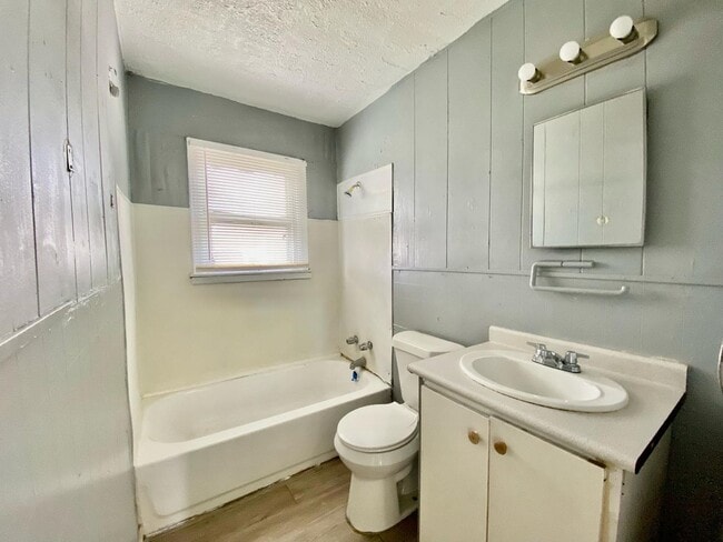 106 N Vernon Ave