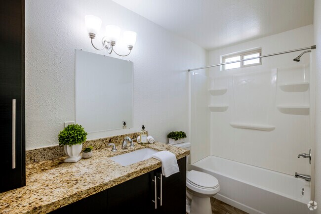 1BR, 1BA - 600SF - Bathroom