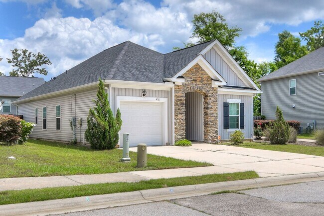 Photo - 3 Bedroom 2 Bath in Canterbury Farms
