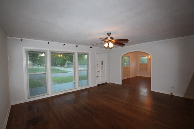 Photo - Available-Adorable Large 3 bedroom Home ne...