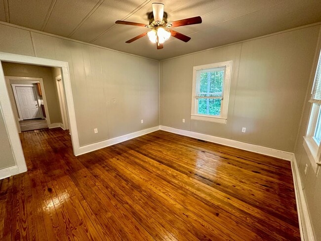 Photo - The High Street Charmer