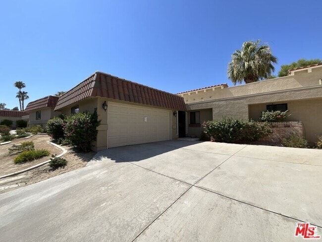 Building Photo - 40588 Pebble Beach Cir Rental