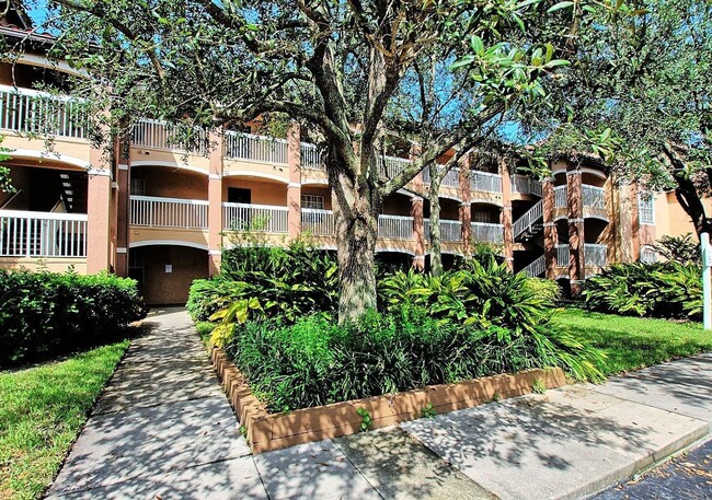 2Bdrm 2Bath in Hunters Creek -- Fresh Pain... - 2Bdrm 2Bath in Hunters Creek -- Fresh Pain... Condo Unit 925