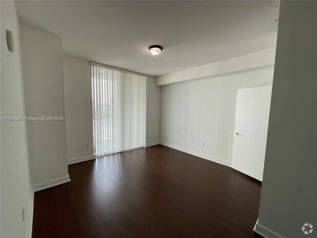 Building Photo - 79 SW 12th St Unit 1104-S Rental