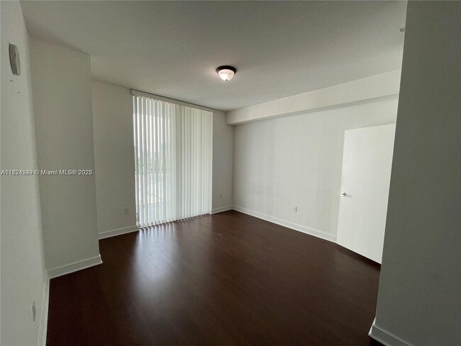 Photo - 79 SW 12th St Unidad 1104-S Rental