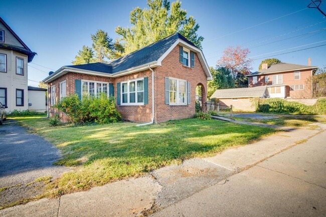 Photo - Charming 3 bed 2 Bath | Sunroom + Garage + Patio | Summer Special !