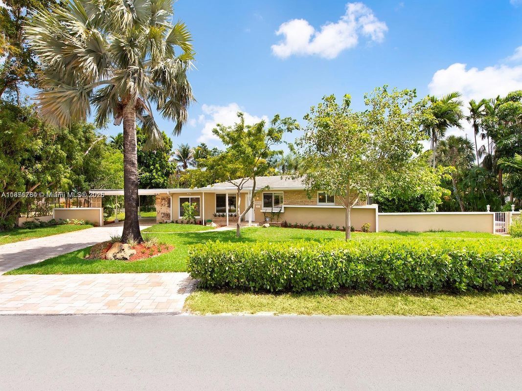 Photo - 10643 NE 10th Pl