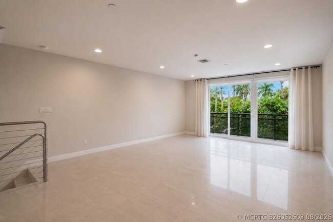 Photo - 832 NE 19th Ave