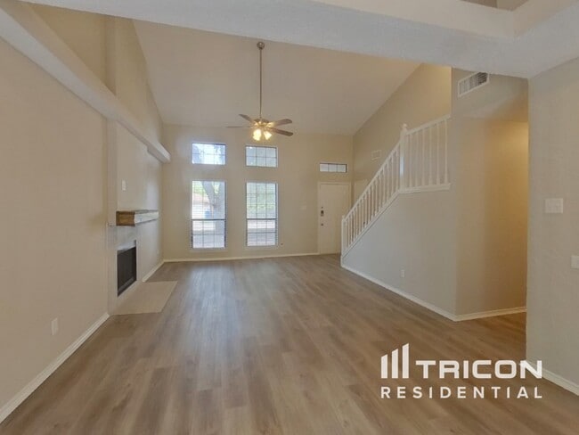 Photo - 837 Globe Ave