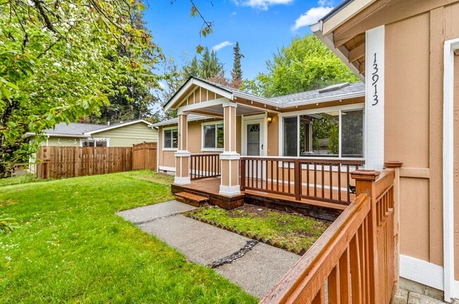 Photo - Kirkland Rambler for rent! Contact Jennifer for a showing 4252238096