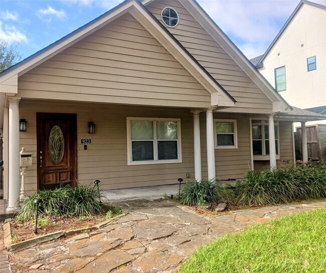 Photo - 923 W 41st St