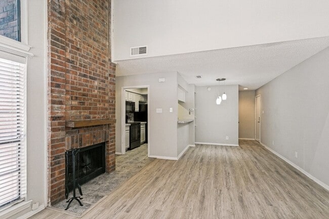 Photo - 18240 Midway Rd