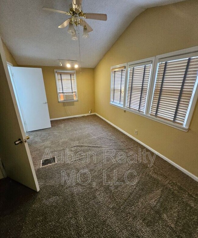 Photo - 7314 Euclid Ave E