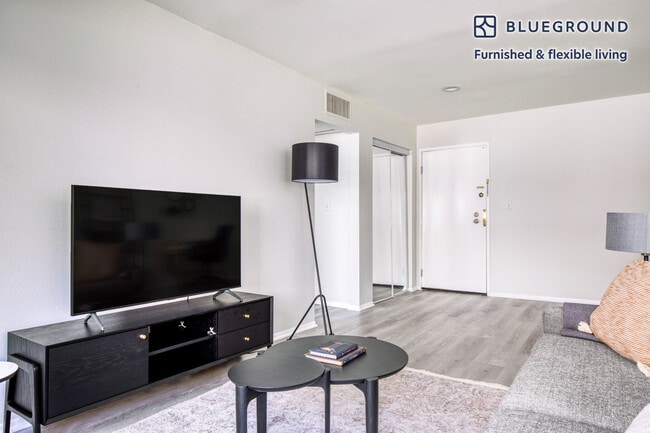 Photo - 616 N Sweetzer Ave Unidad FL2-ID492