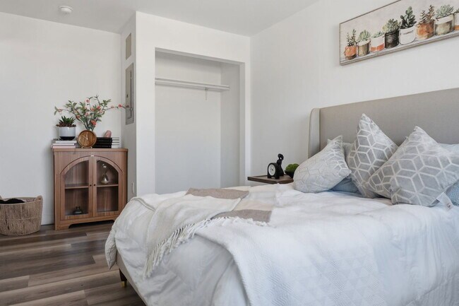 Photo - 2837 San Marino St Unit 201