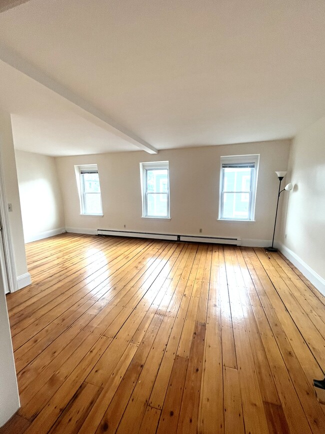 Building Photo - 137 High St Unit 3