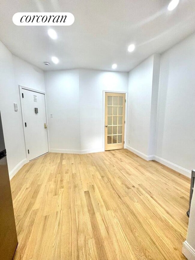 Building Photo - 509 E 81st St Rental