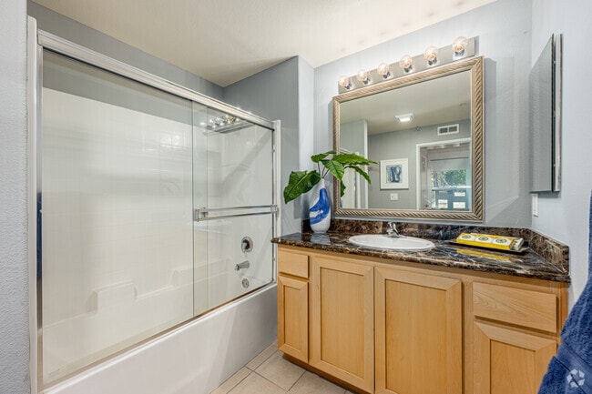 2BR, 2BA - 946SF - Second Bathroom