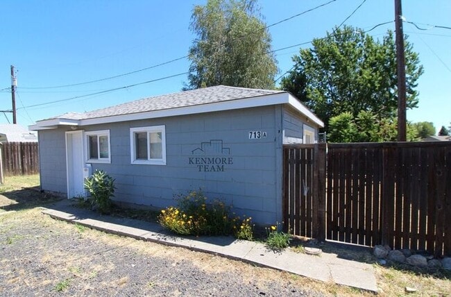 Photo - 713 S Hawthorne St House