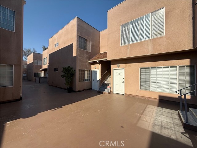Building Photo - 5620 Yolanda Ave Unit 212 Rental