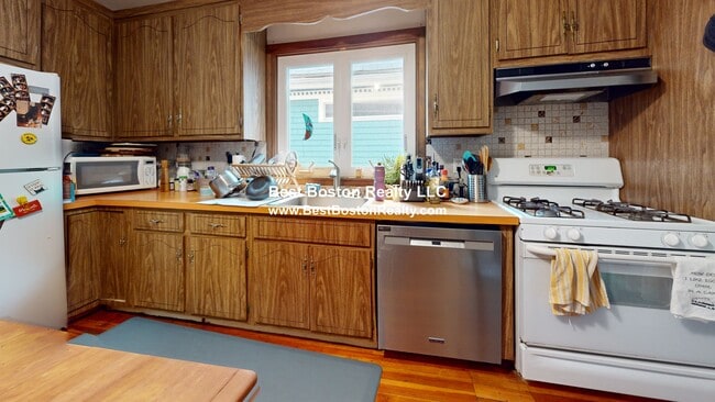 Building Photo - 7 Holyoke Rd Unit 2