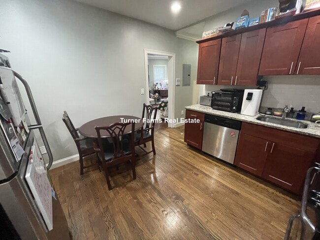 Photo - 47 Beech Glen St