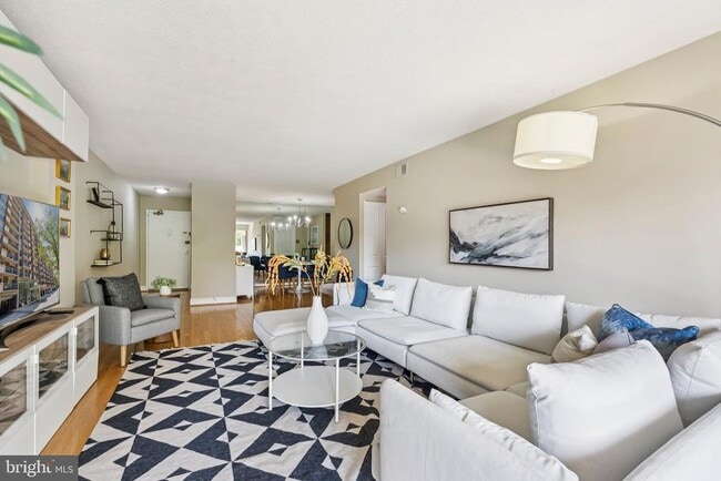 Building Photo - 1300 Army Navy Dr Unit 514