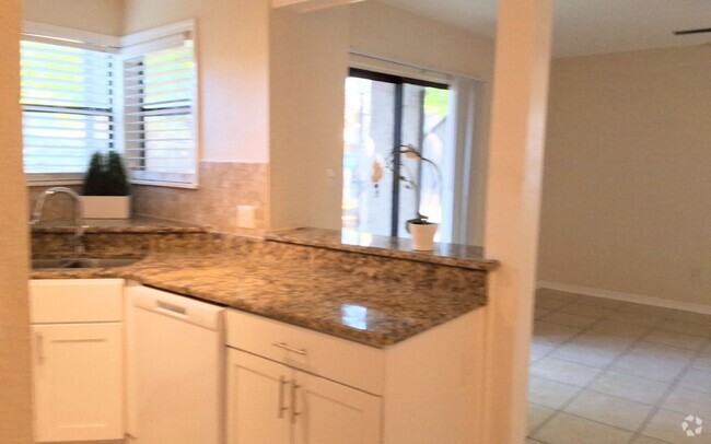 Building Photo - Beautiful  Winter Park 2/2 Condo on the fi... Unit 77