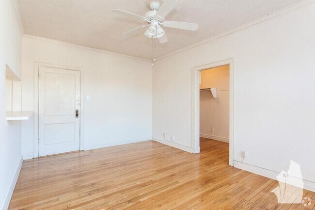 Building Photo - 0 bedroom in Chicago IL 60657 Unit 005 Rental