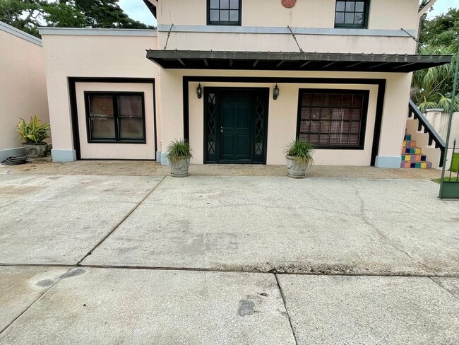 Photo - 1615 Government St