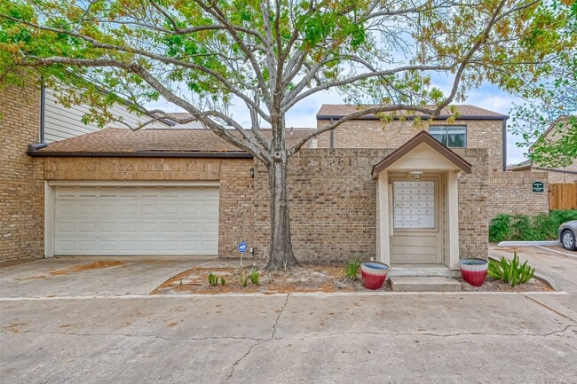 Building Photo - 2555 Bering Dr Unit 26