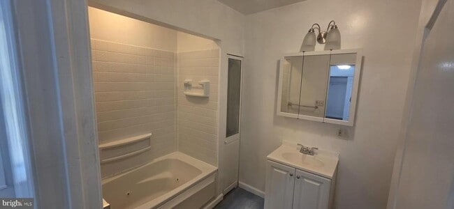 Photo - 107 River Rd Dr