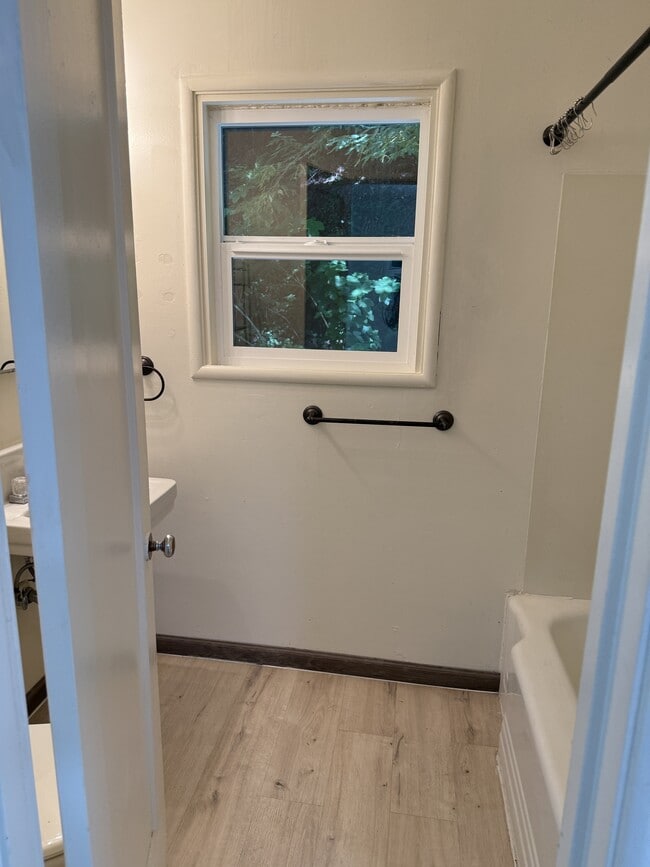 Photo - 1454 Beverly Dr House