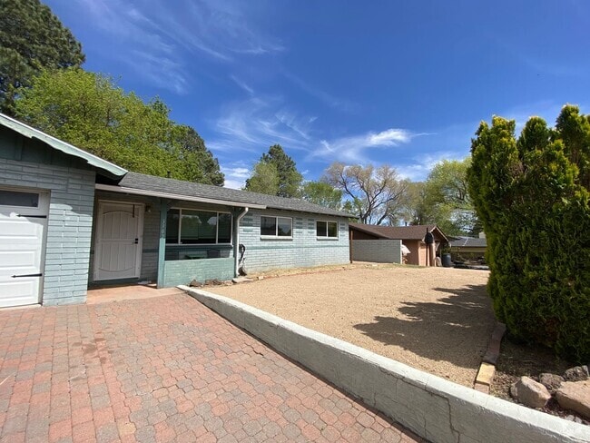 Building Photo - Beautiful Flagstaff Rental
