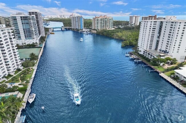 Building Photo - 715 Bayshore Dr Unit 604 Rental