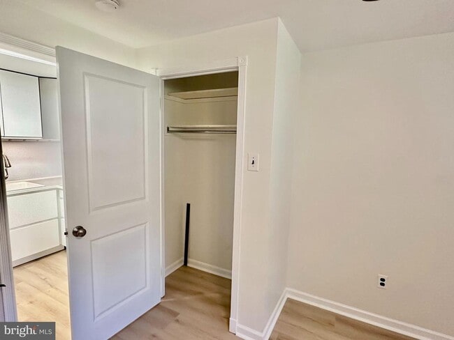 Building Photo - 333 Lacey Ave Unit B9