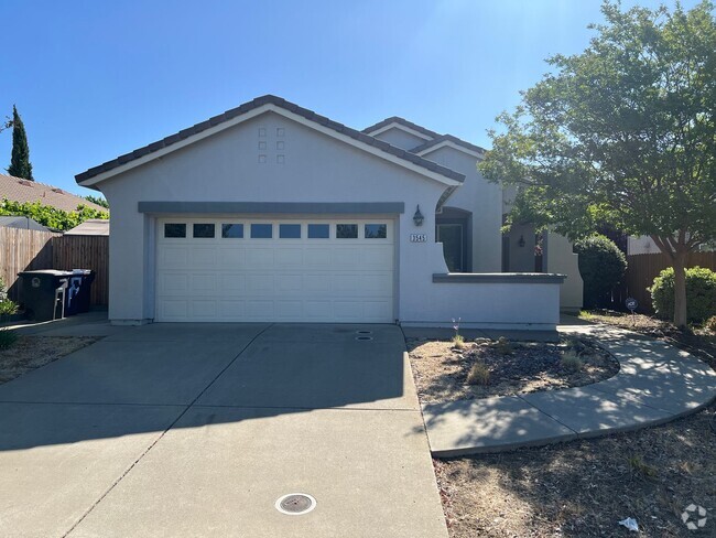 Building Photo - Gorgeous, Low Maintenace, Like new Home Cl...
