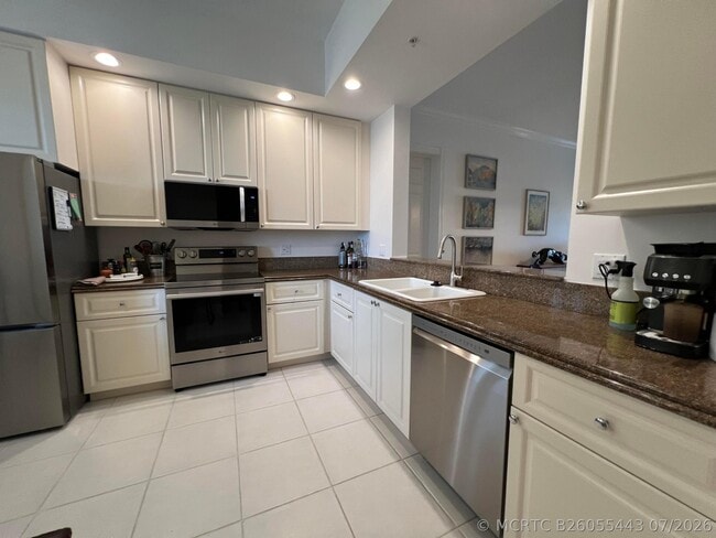 Photo - 13 Harbour Isle Dr W Unit PH02