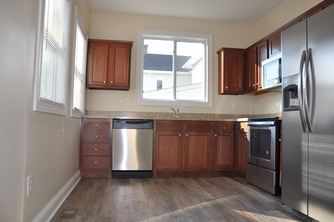 Building Photo - 350 S Broadway Park Unit A Rental