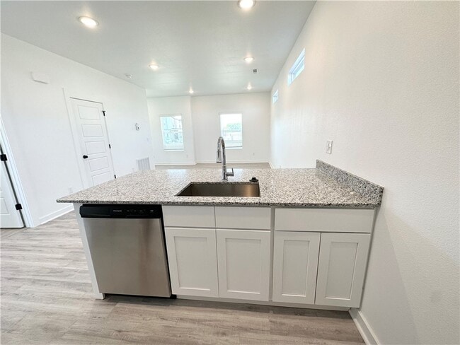 Photo - 1070 Boardwalk Ave