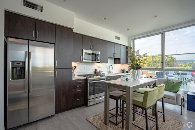 Estudio - 511SF - Millennium Santa Monica