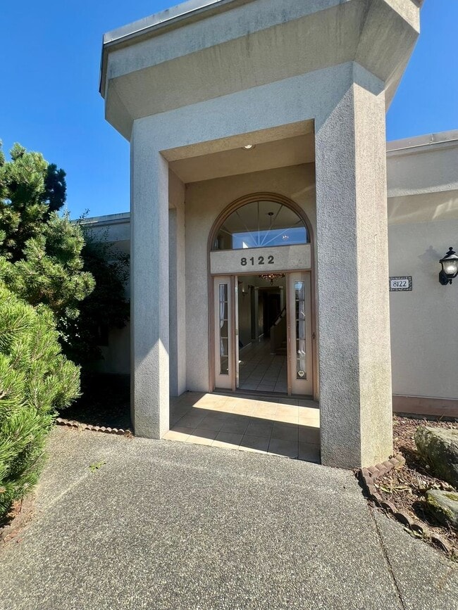 Building Photo - 5 Bedroom in Gated Birch Bay Community!