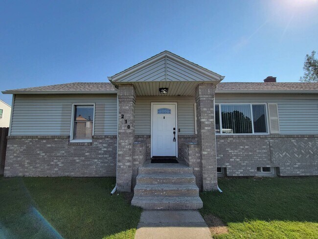 Photo - 210 Jadwin Ave