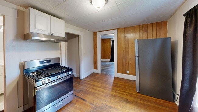 Building Photo - Weston Randolph Apartments -18 Unit 6