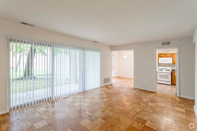 1 BR, 1 BA - 700 SF