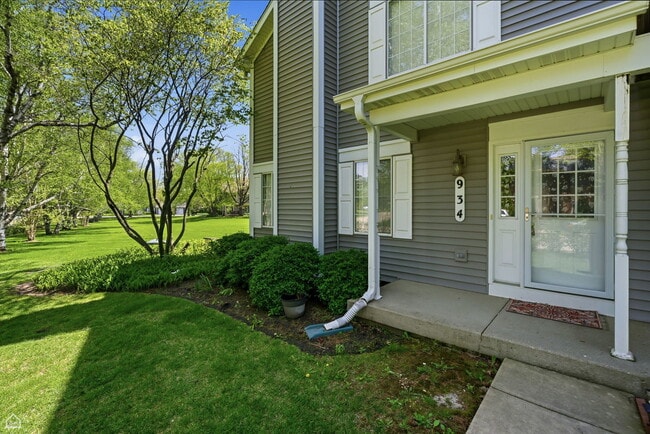 Photo - 934 Surrey Ln