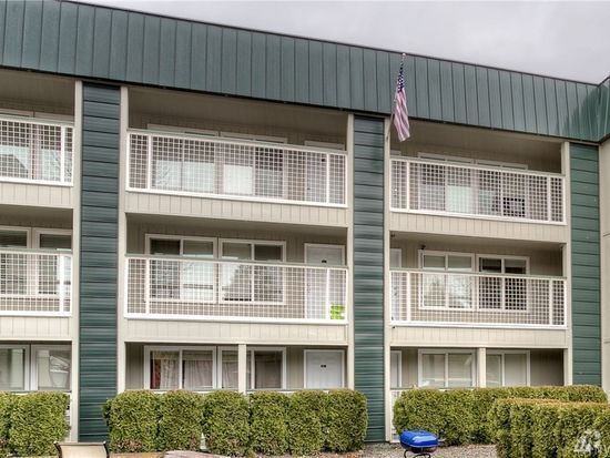 Building Photo - Beautifully remodeled south-facing unit, a... Rental